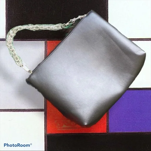 Forever 21 Black Vegan Leather Shoulder Bag with Silver-Tone Metal Chain Strap - Picture 1 of 5